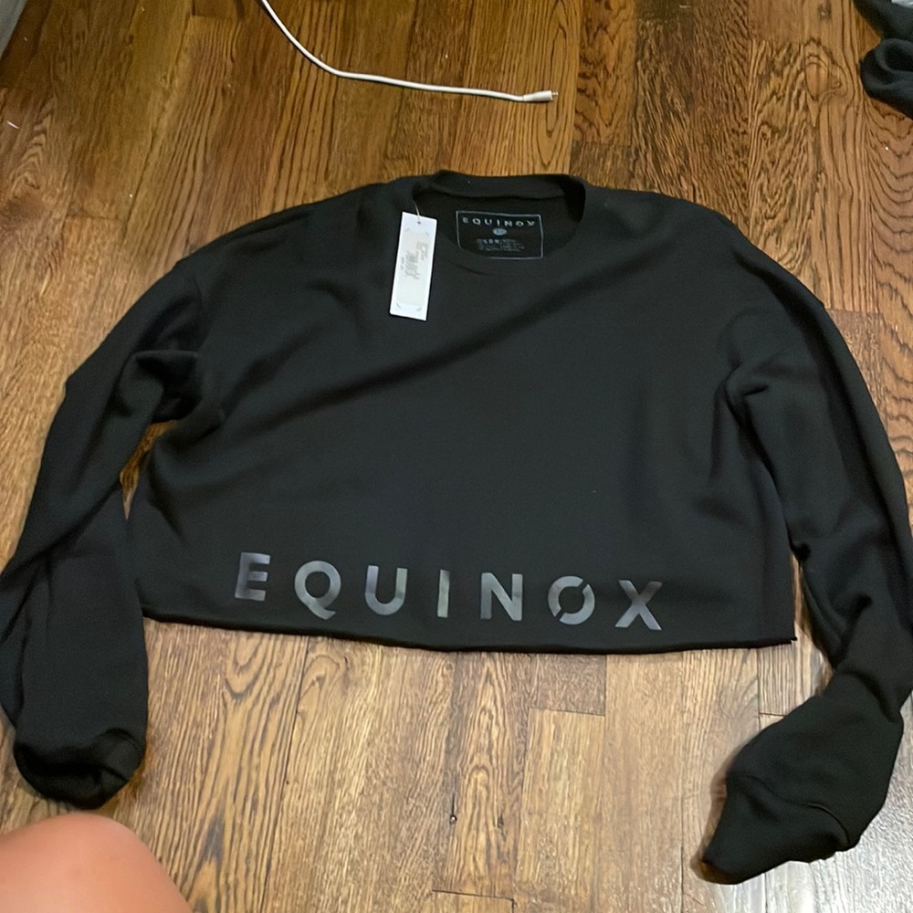 Equinox cropped hoodie size medium NWT new with tags